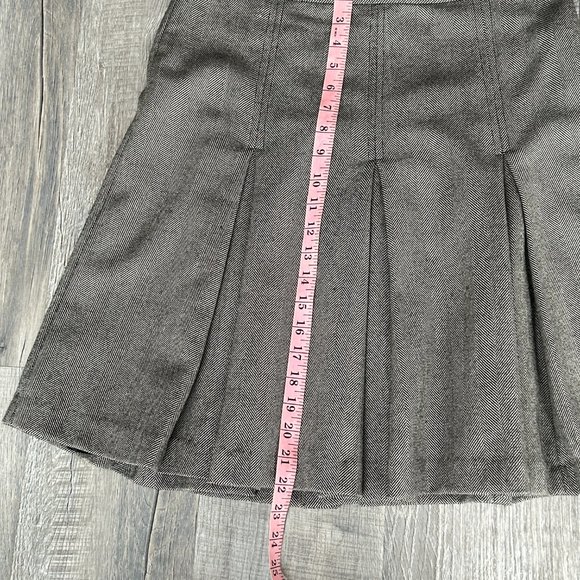 Vintage Banana Republic Wool Herringbone Pleated Y2K Skirt (size 6) - Picture 9 of 11